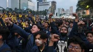 Protes Mahasiswa Indonesia Gelap Kebijakan Pemerintah