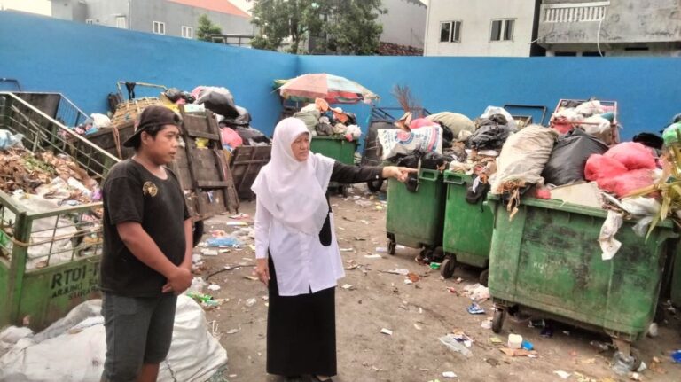 tumpukan-sampah-di-surabaya