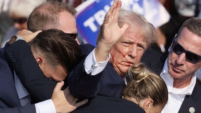 momen-puncak-donald-trump-ditembak-saat-kampanye_169